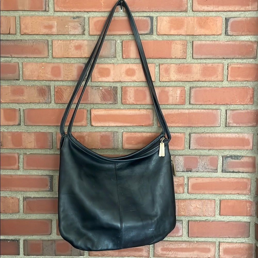 Tignanello Black Leather Shoulder Bag tote XL vintage 80’s rare gold zippers
